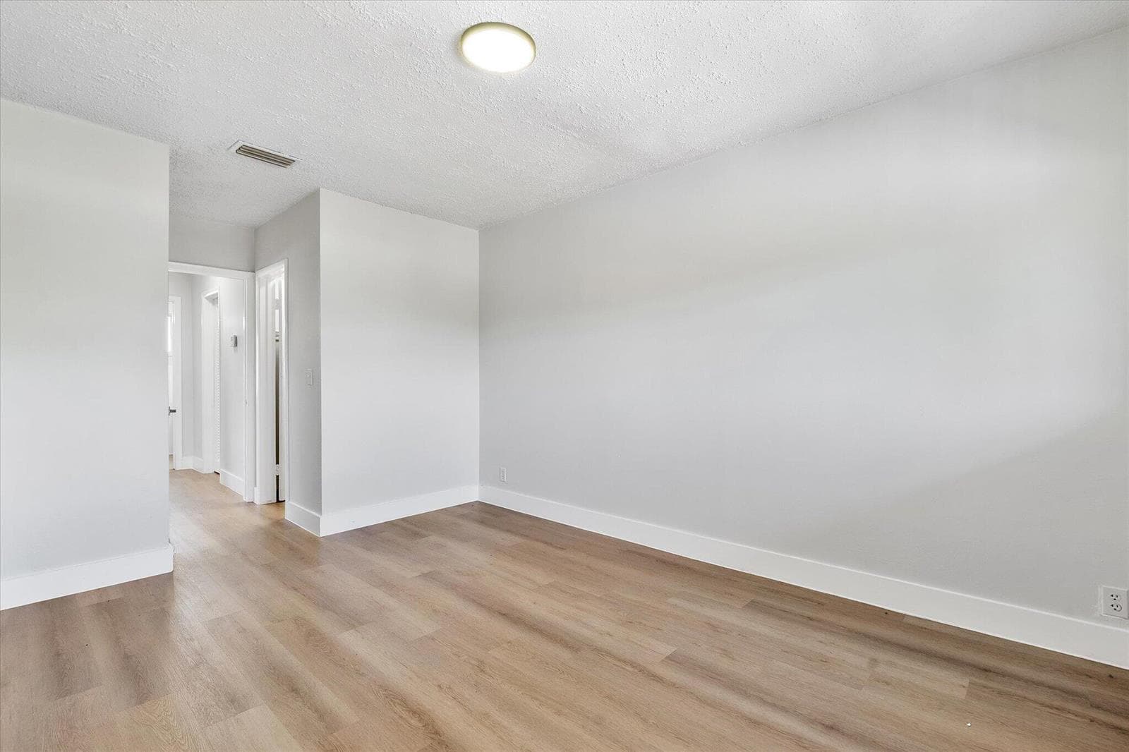 23-720 NE 7th St_023