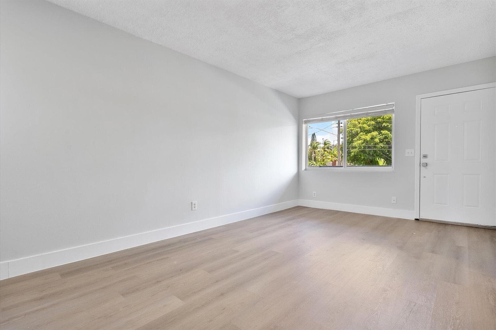 16-720 NE 7th St_016