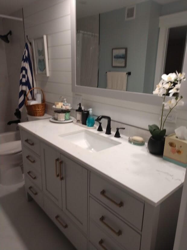 ROYAL COAST CONDO BATHROOM 1