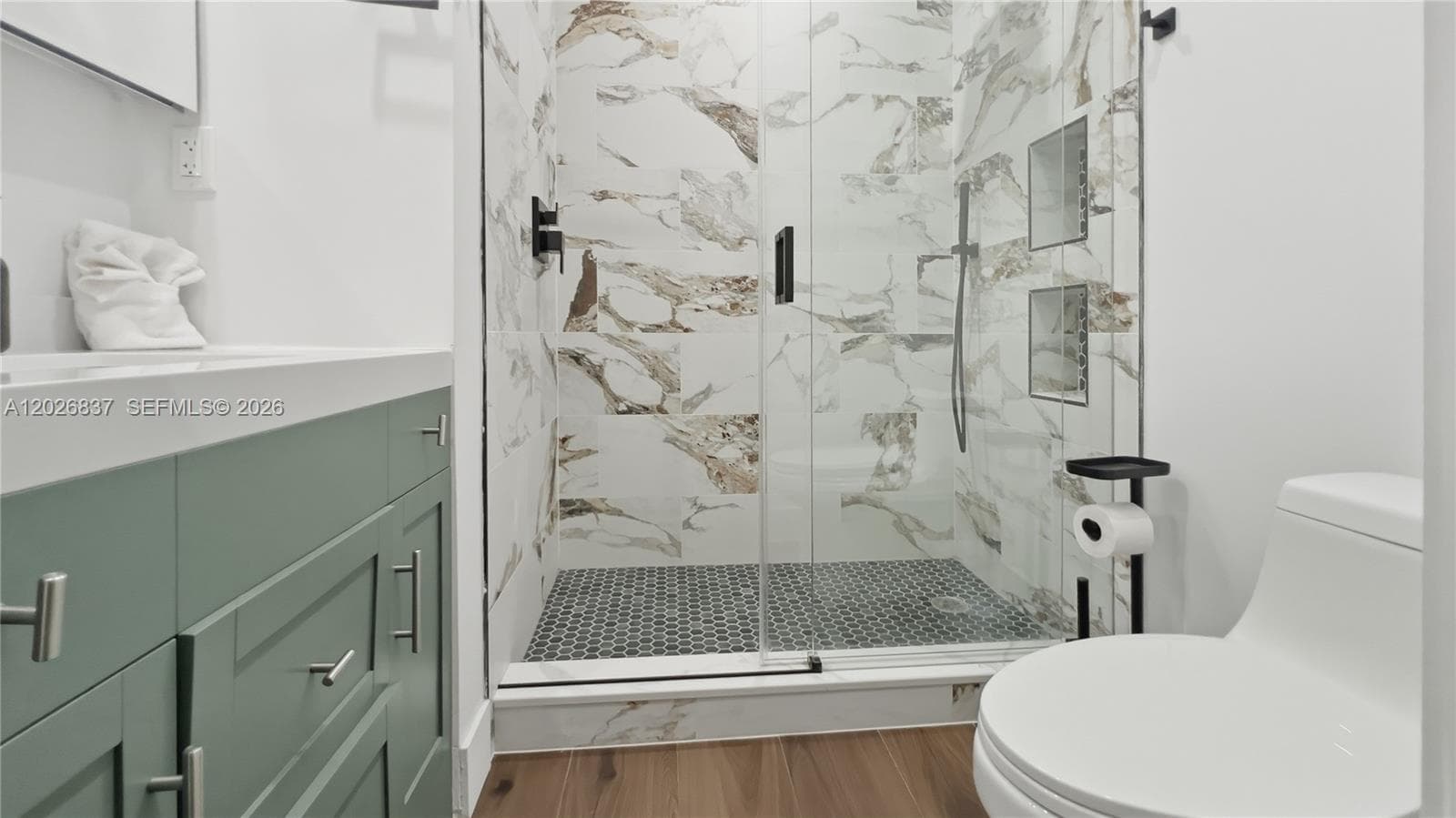 2nd suite bath 3