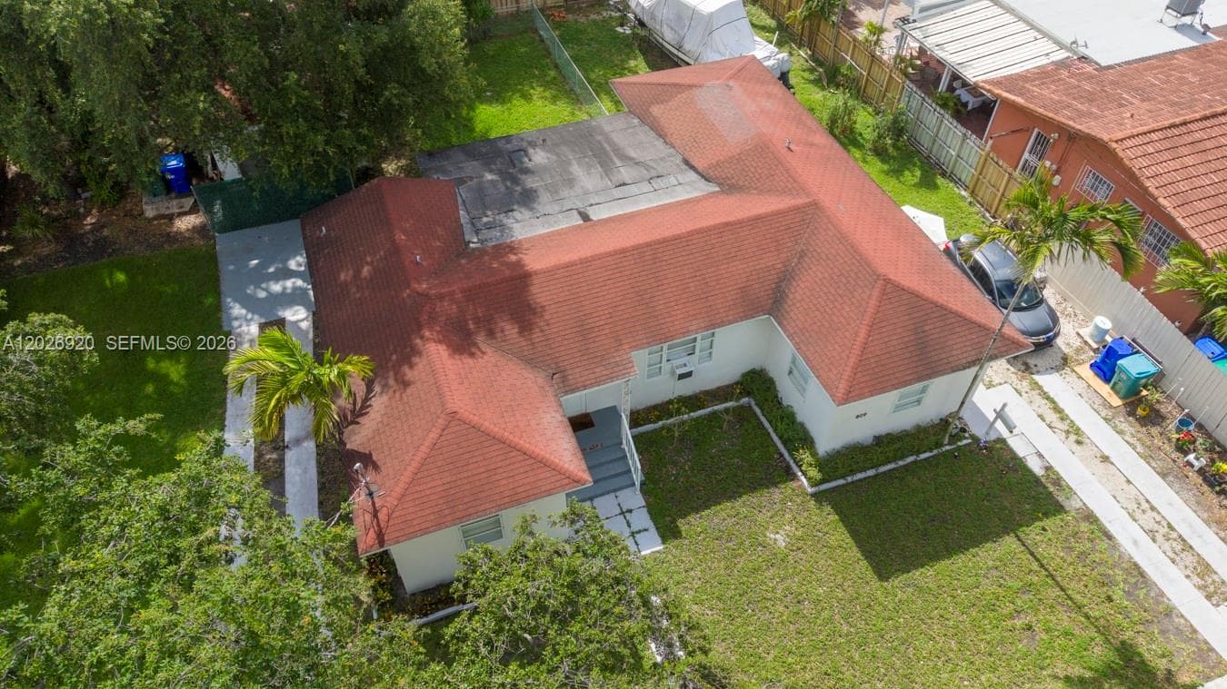 809 NW 21st Ct photo 2
