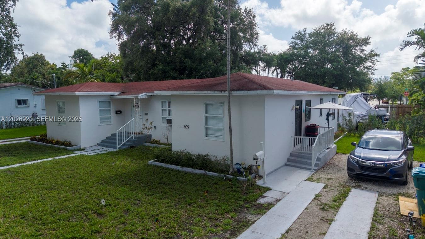 809 NW 21st Ct photo 6