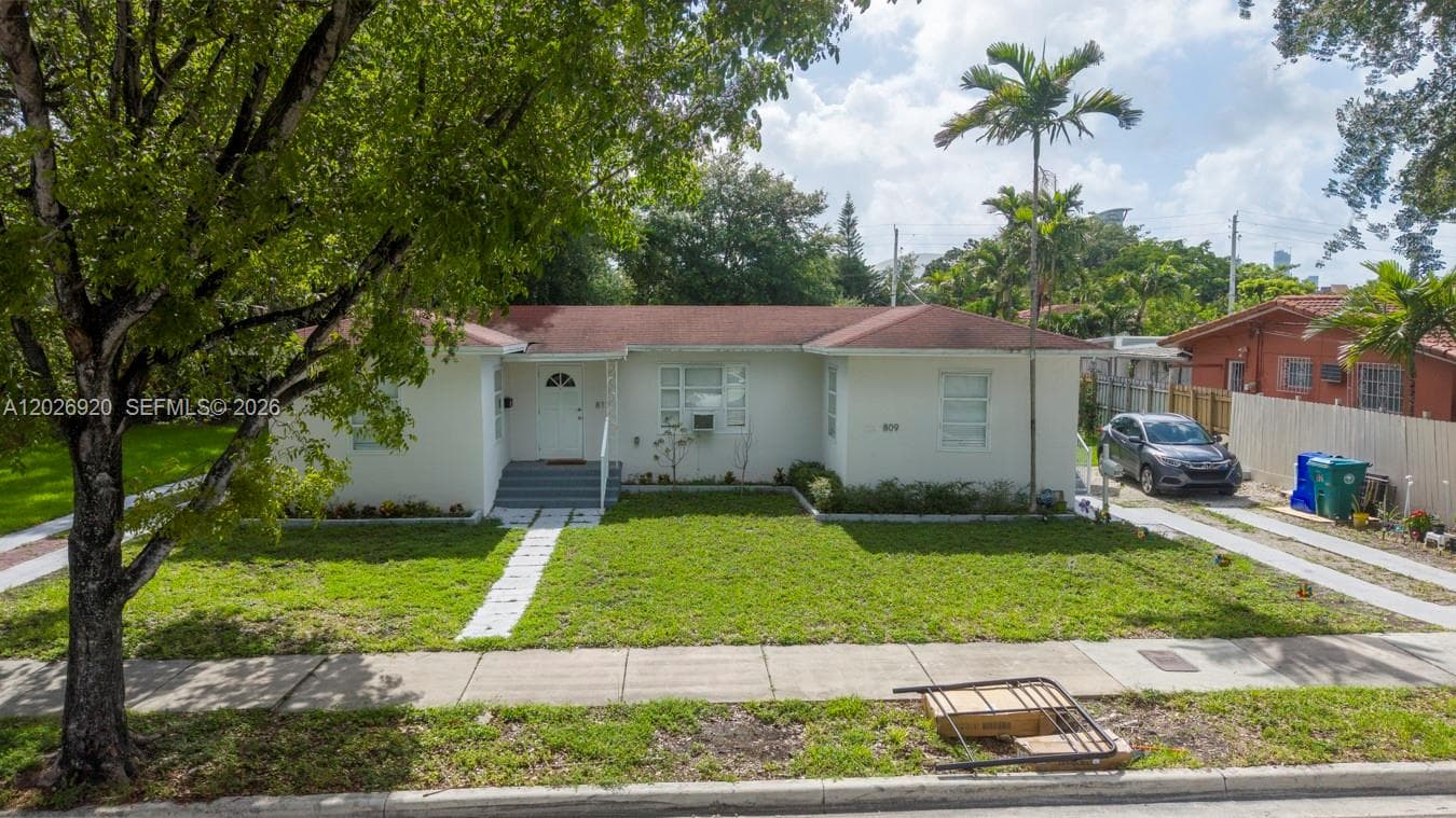 809 NW 21st Ct photo 5