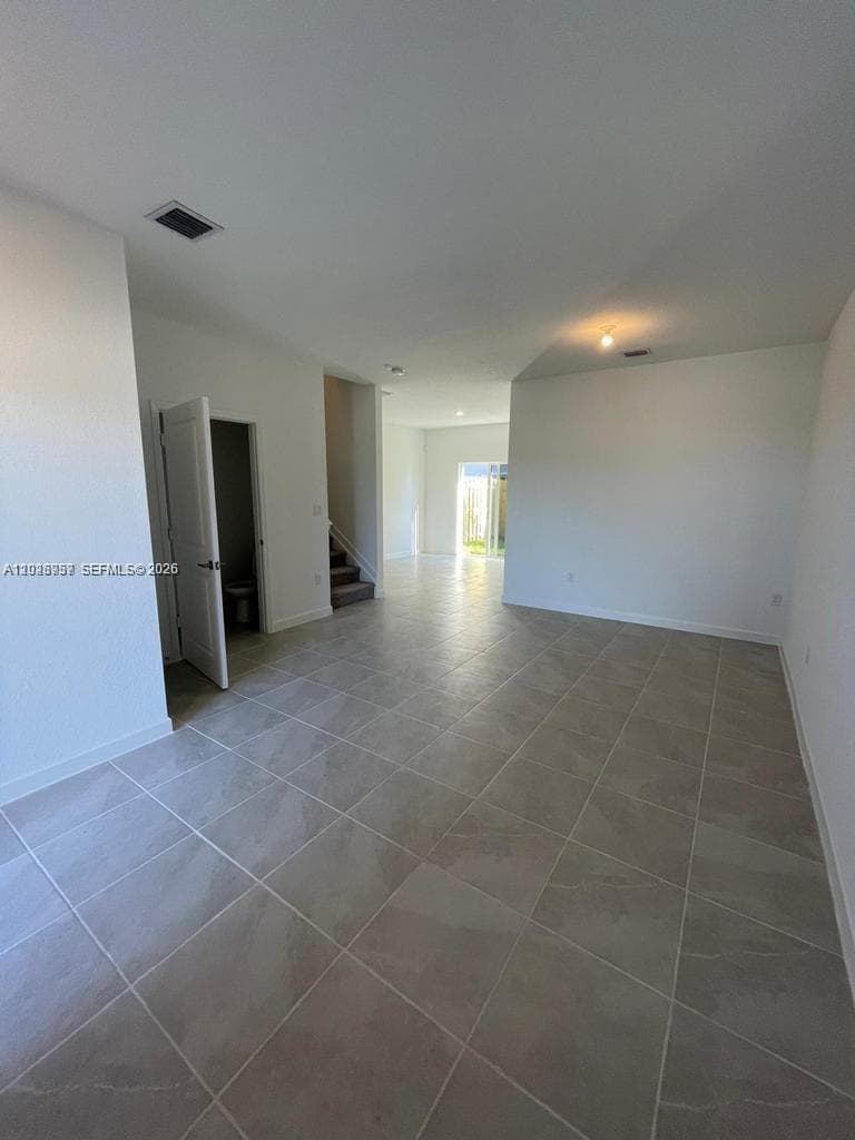 2634 SE 11th Ct #2634 photo 4