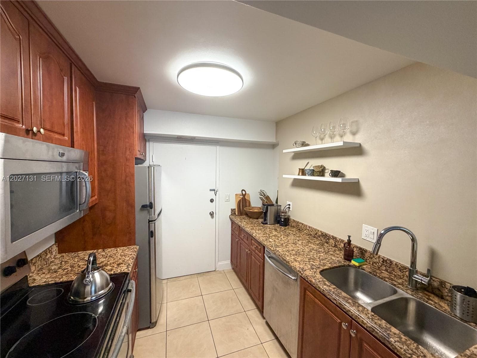 GOLDEN ISLES YACHT CLUB C · #205 in Hallandale Beach - Photo 17