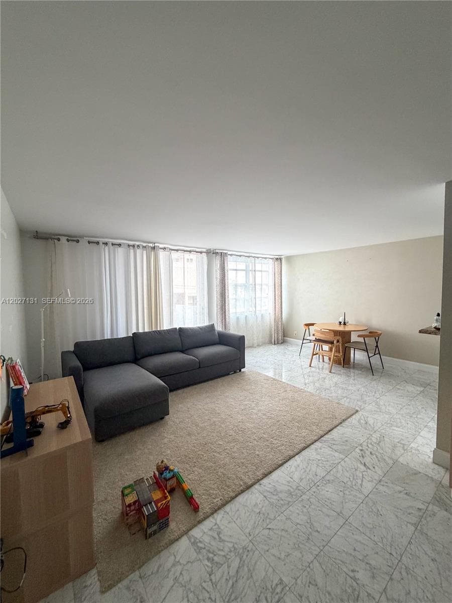 GOLDEN ISLES YACHT CLUB C · #205 in Hallandale Beach - Photo 7