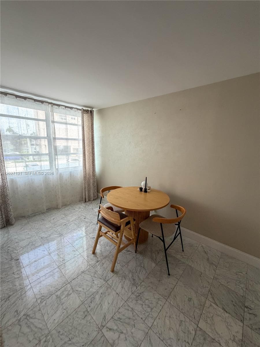 GOLDEN ISLES YACHT CLUB C · #205 in Hallandale Beach - Photo 5