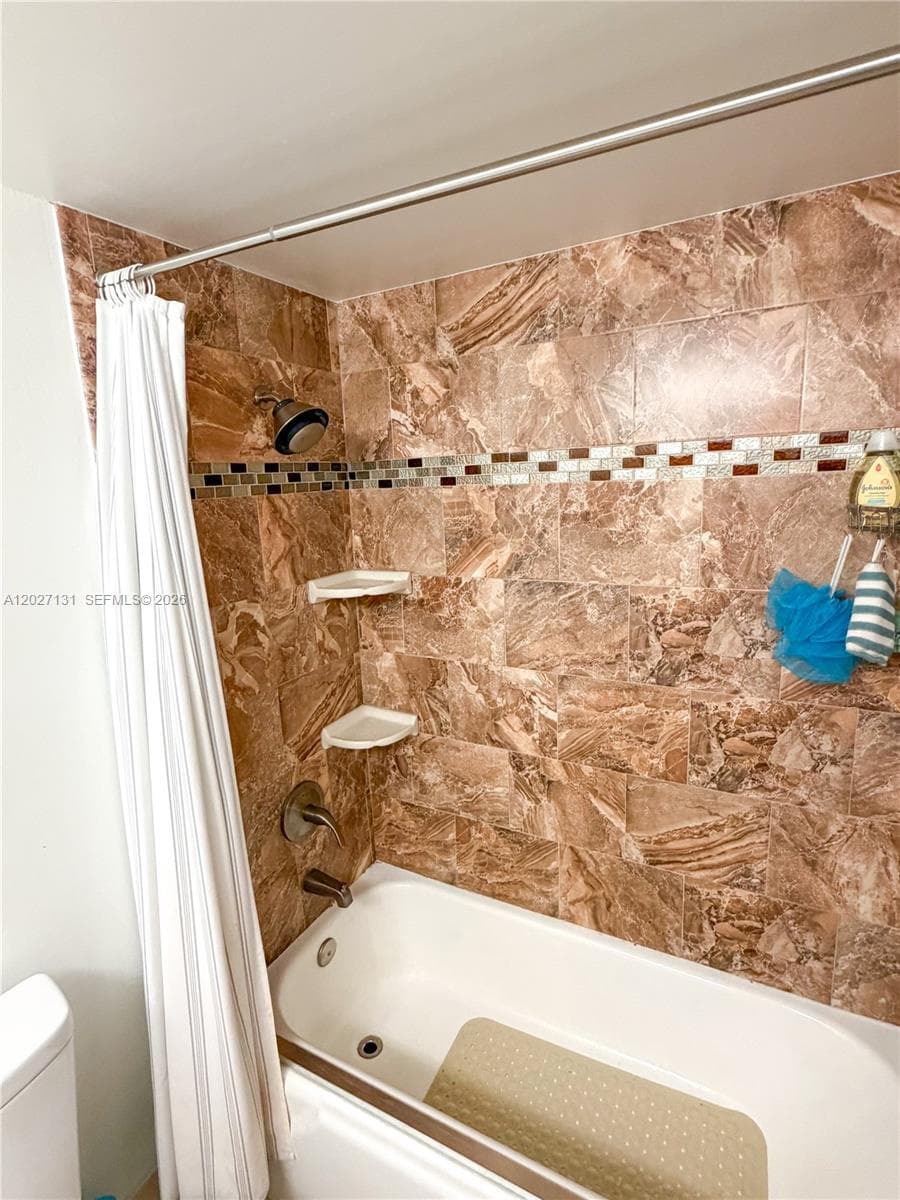 GOLDEN ISLES YACHT CLUB C · #205 in Hallandale Beach - Photo 15
