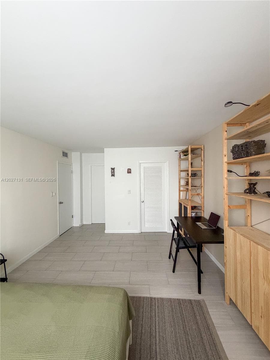 GOLDEN ISLES YACHT CLUB C · #205 in Hallandale Beach - Photo 11