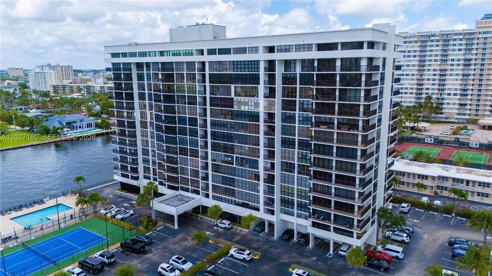 Avant Garde Condo · #1104 in Hallandale Beach - Photo 2