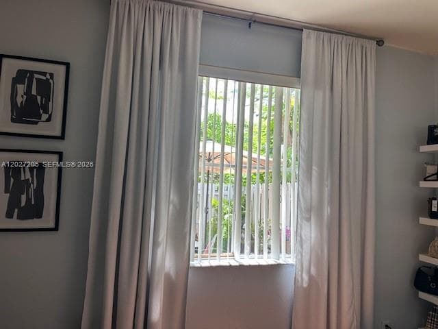 160 SW 16th Ave photo 18