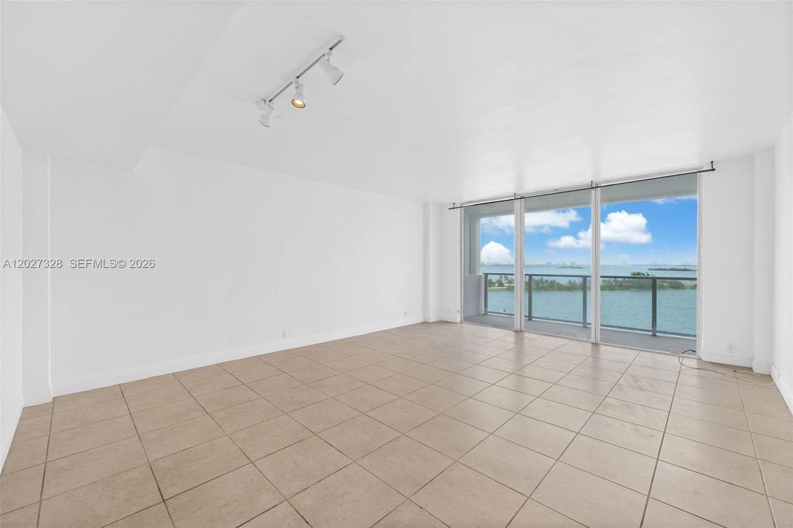 BAY PARK TOWERS CONDO · #1015 in Miami - Photo 13