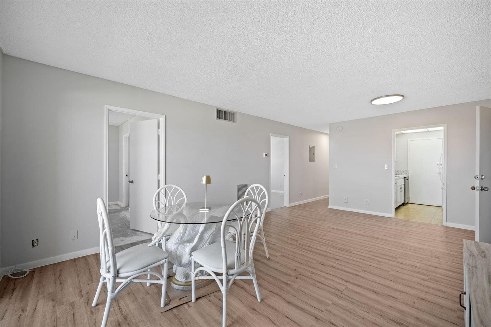 26-web-or-mls-900-ne-18th-ave