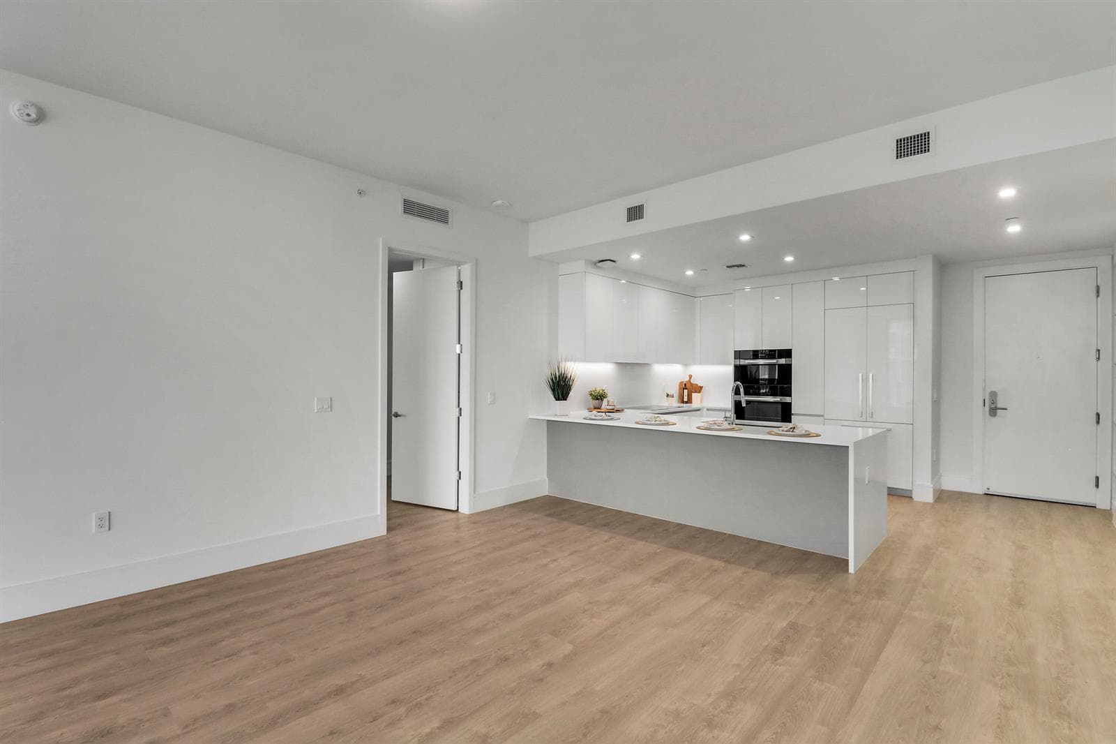 Kitchen and breakfast bar