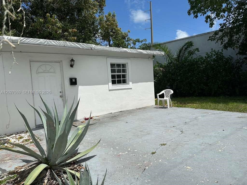 685 SW 7th Ter photo 6