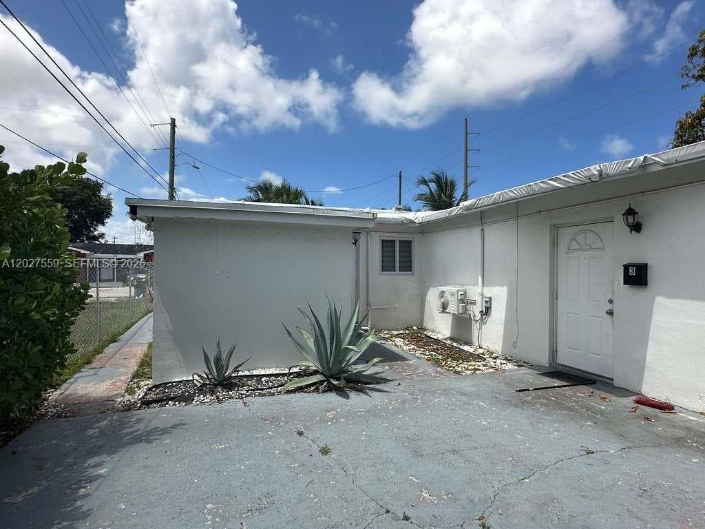 685 SW 7th Ter photo 7