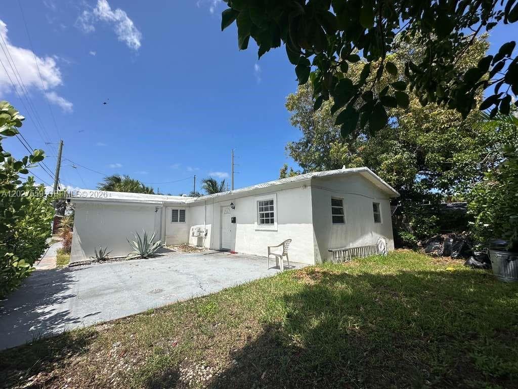 685 SW 7th Ter photo 5