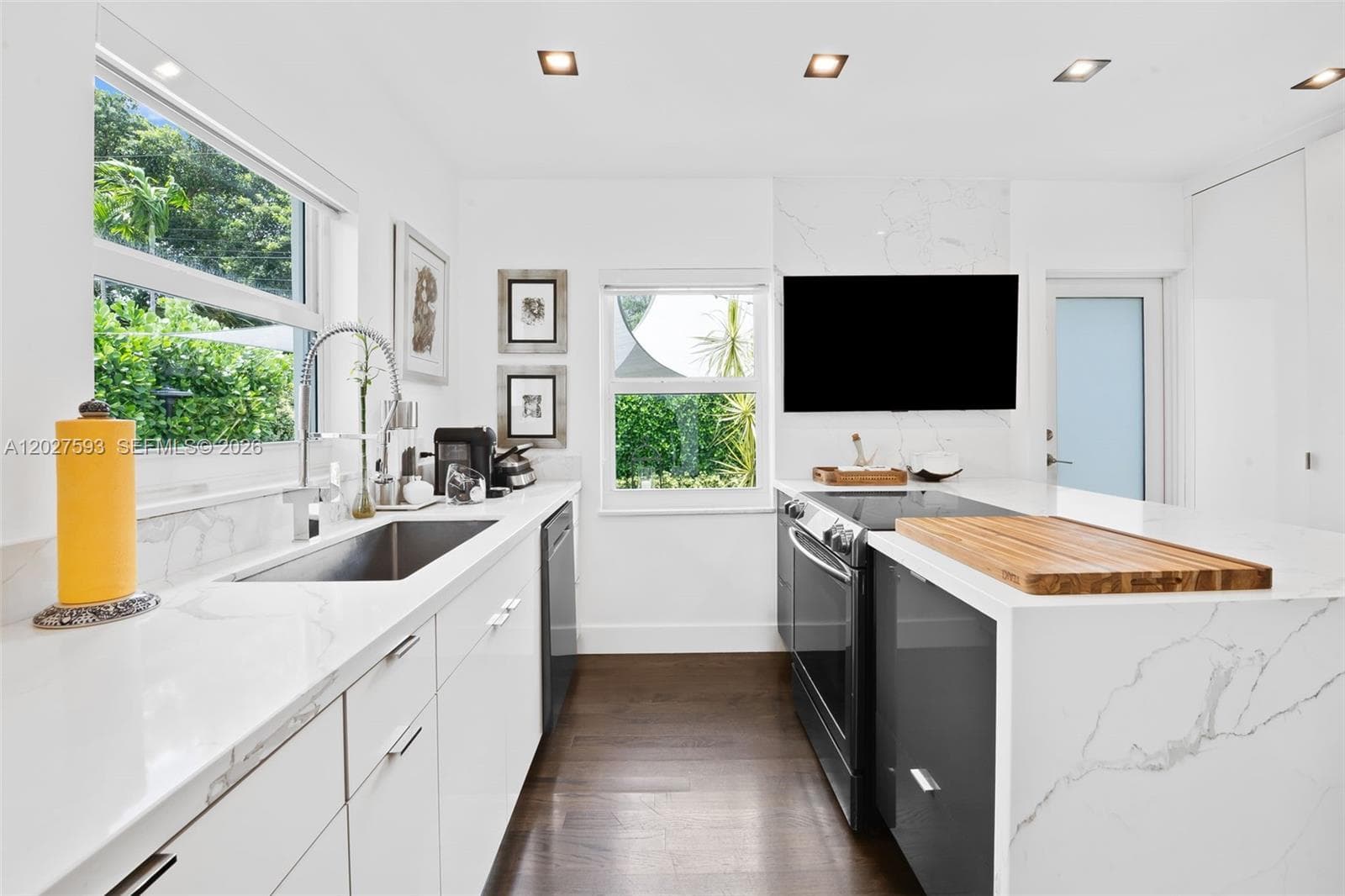 39 Montilla Ave photo 11