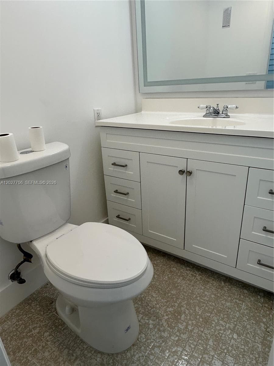 SECOND BEDROOM BATHROOM