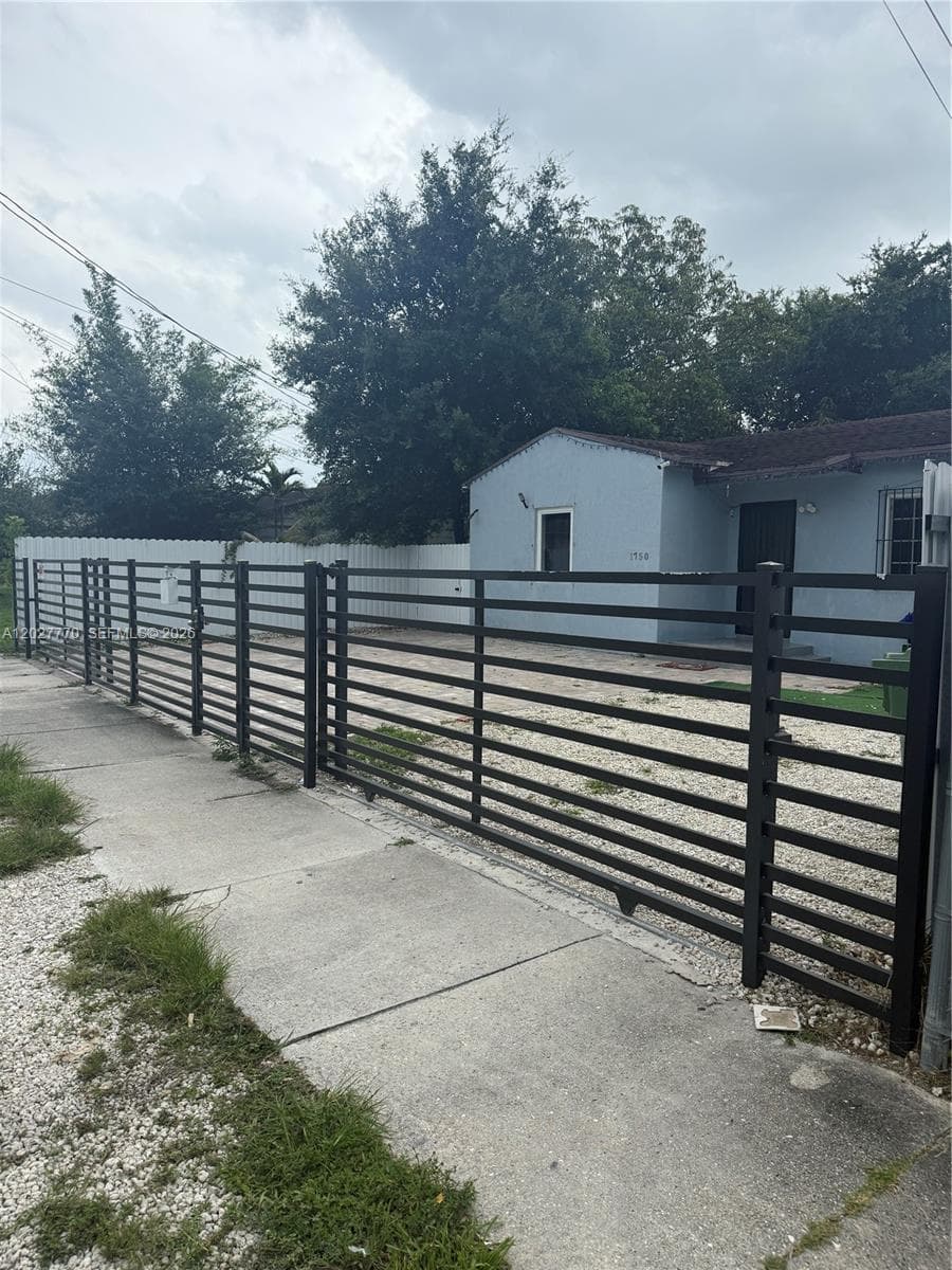 1750 NW 55th Ter photo 16