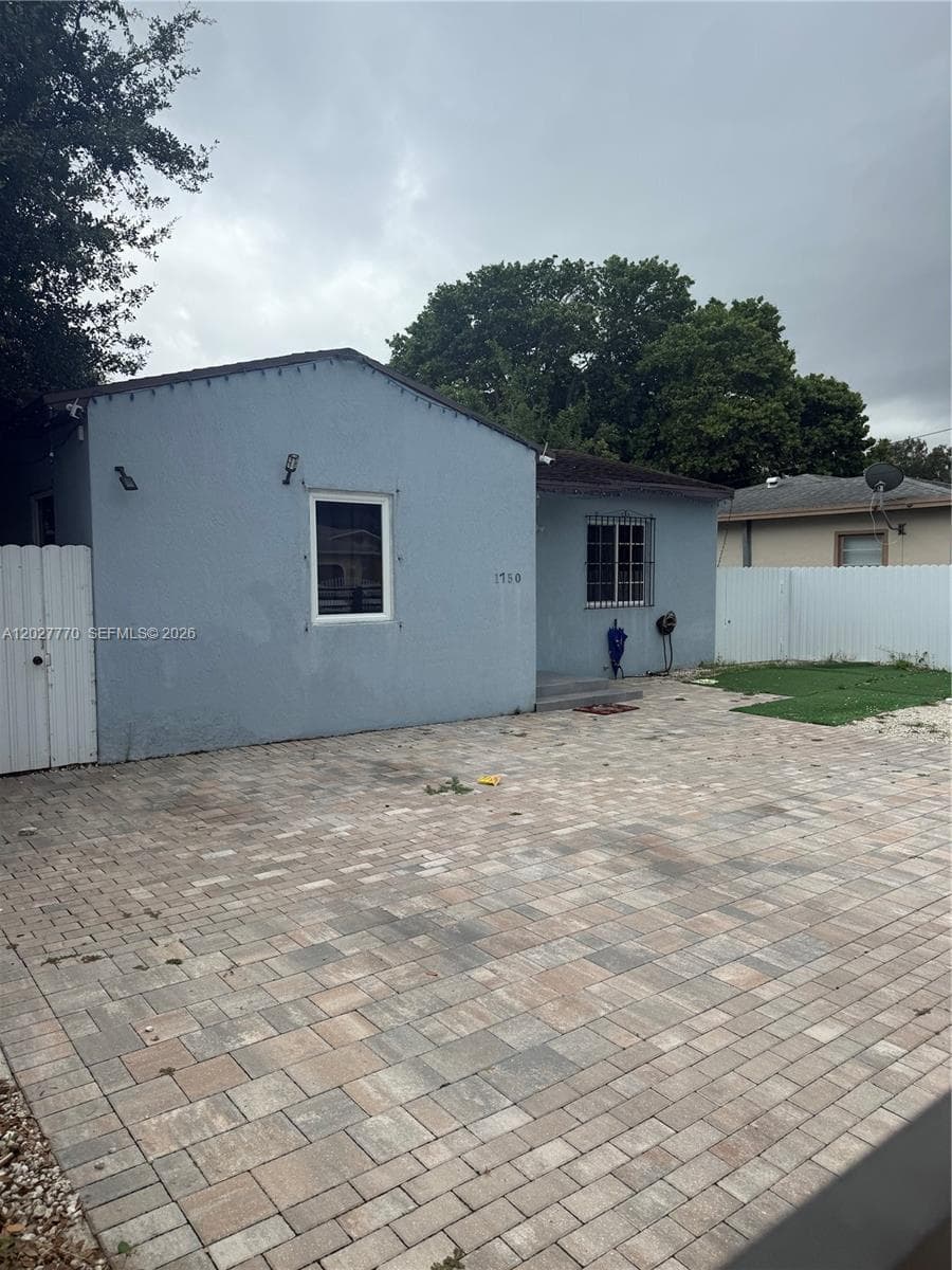1750 NW 55th Ter photo 5