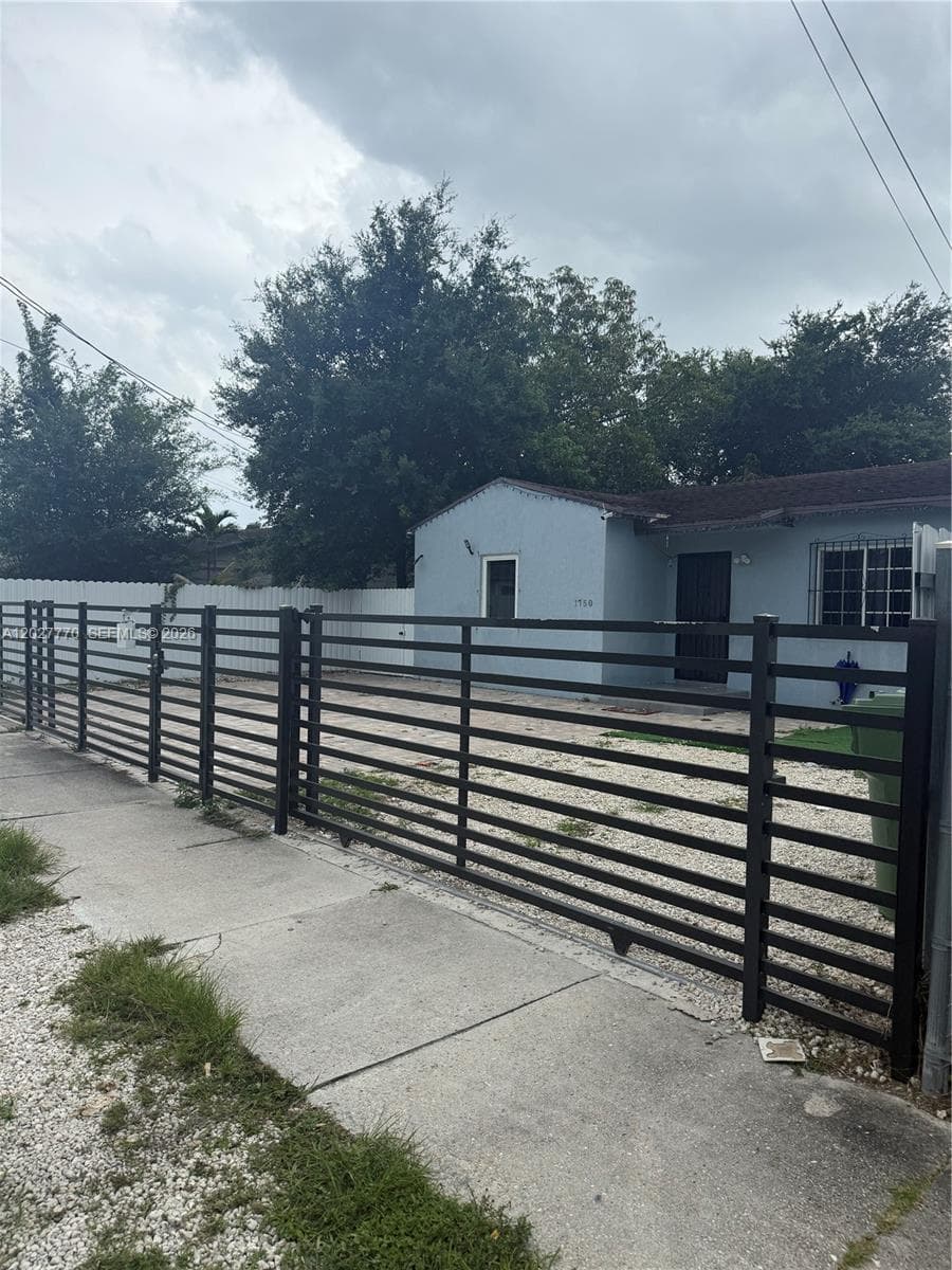 1750 NW 55th Ter photo 14