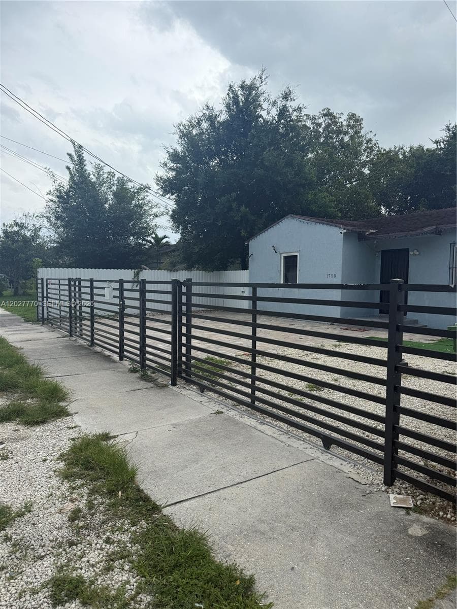 1750 NW 55th Ter photo 15