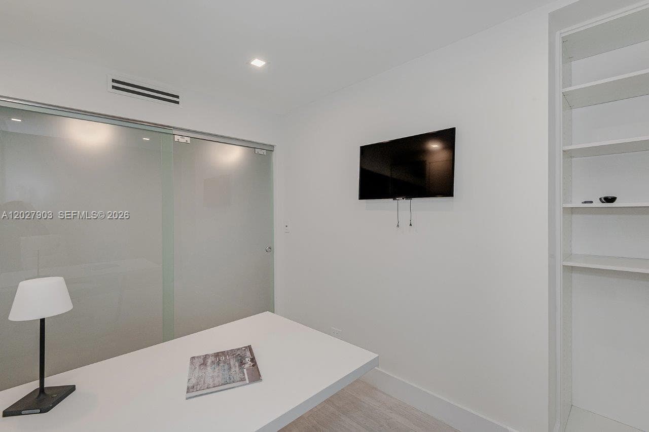 Roney Palace · #739 in Miami Beach - Photo 8