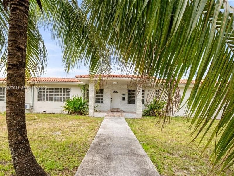 1895 NW 175th St photo 34