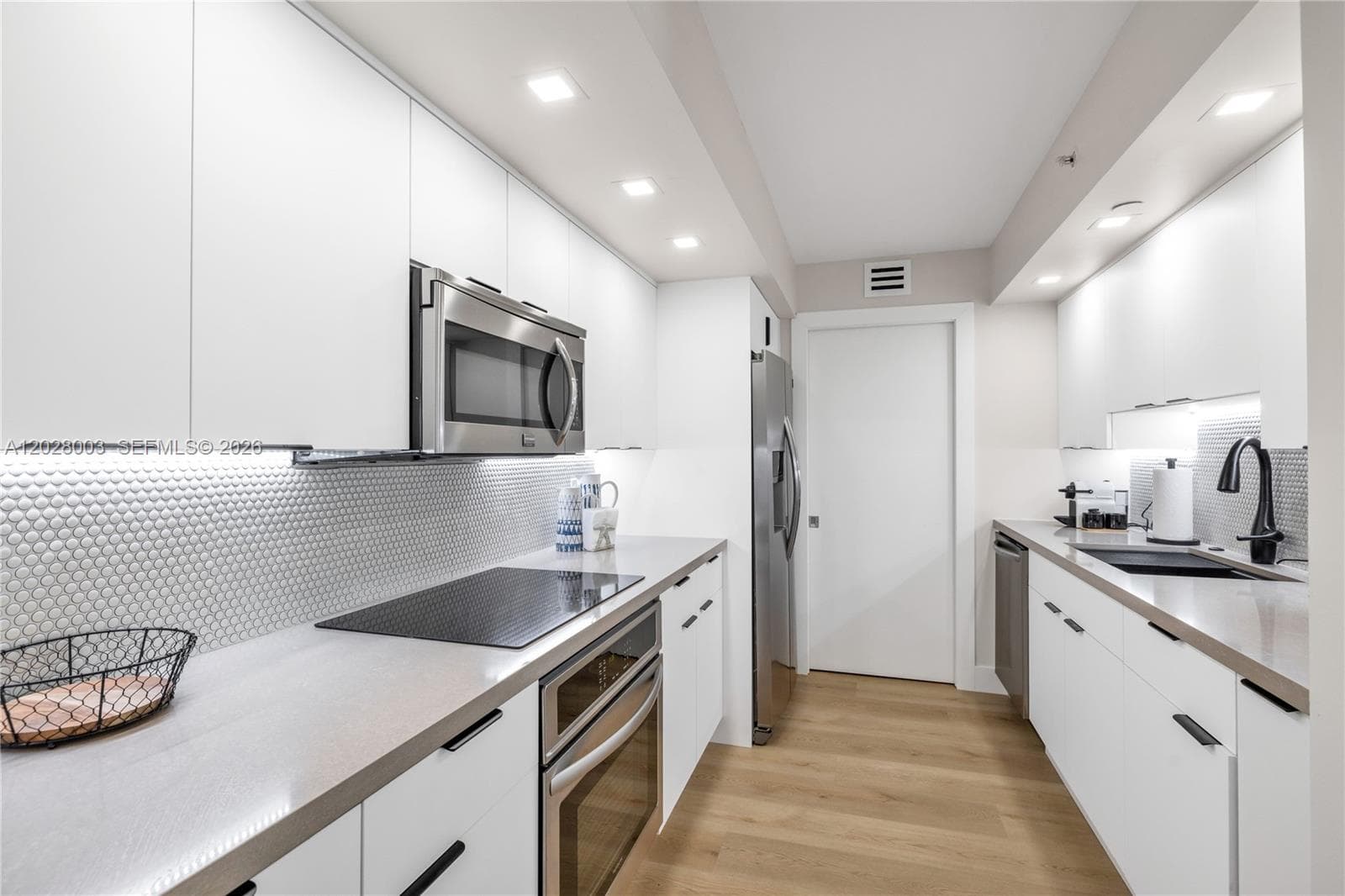 THE COLLINS CONDO · #1404 in Miami Beach - Photo 2