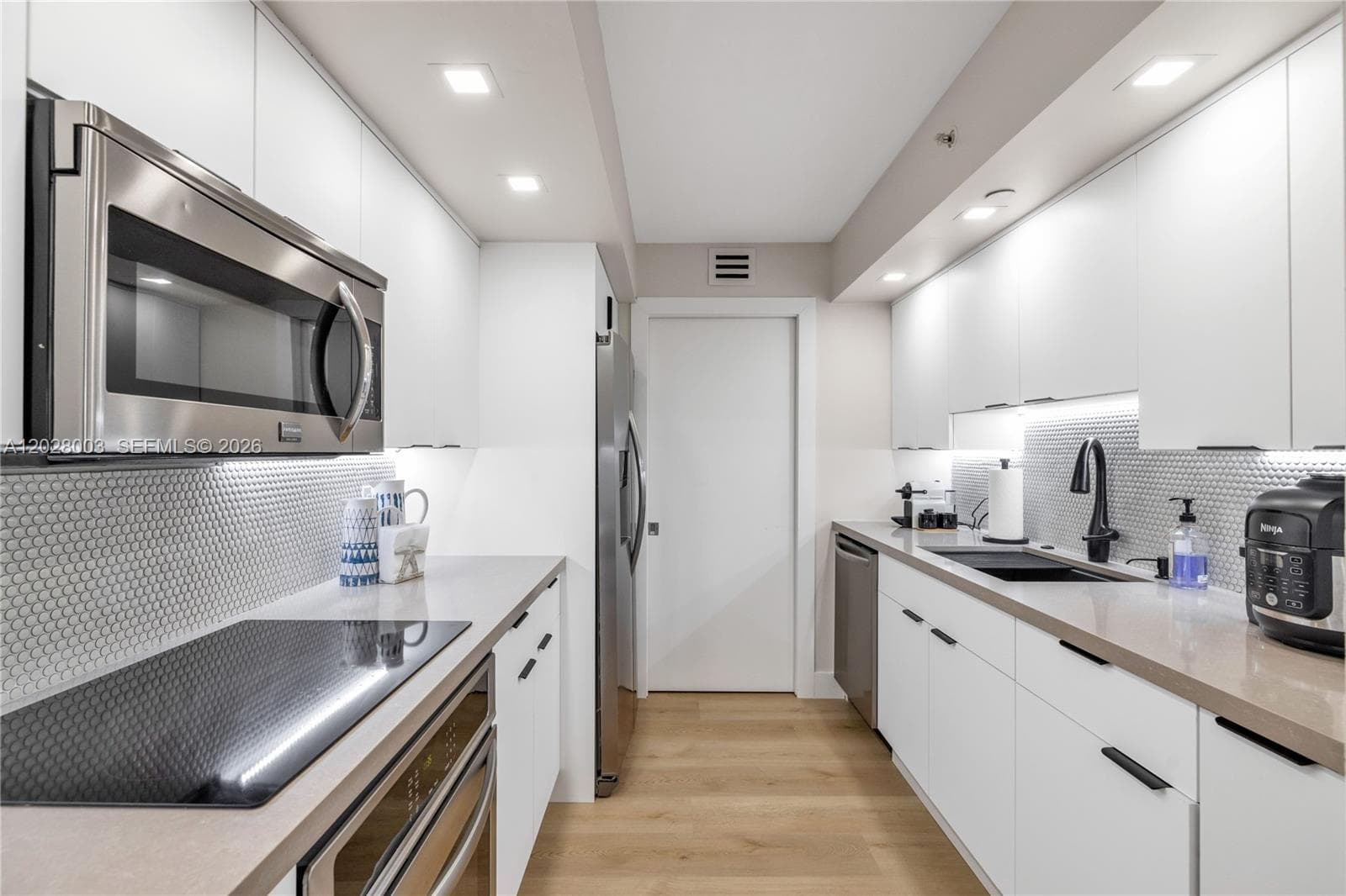 THE COLLINS CONDO · #1404 in Miami Beach - Photo 3