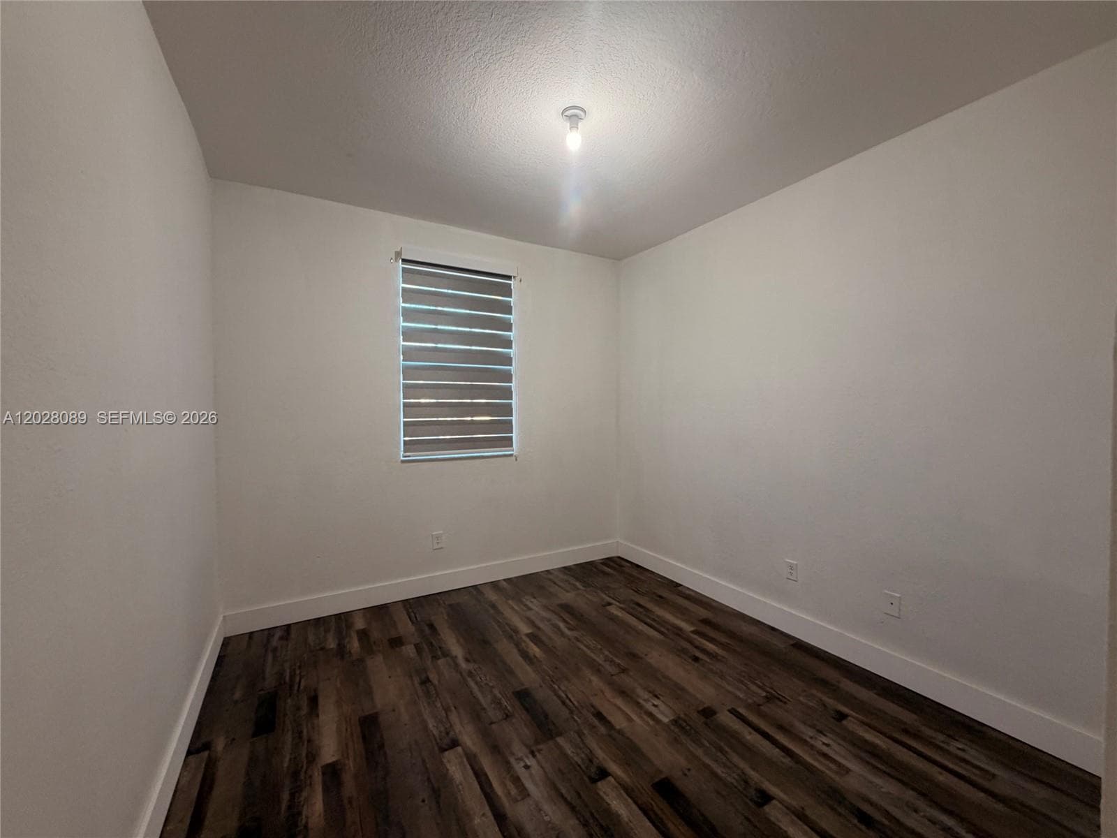 662 NE 21st Ter photo 32