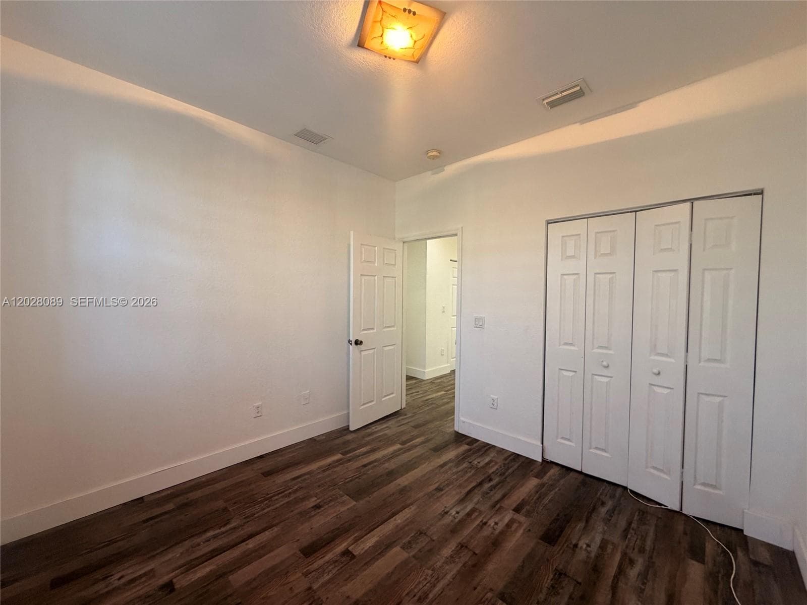 662 NE 21st Ter photo 30