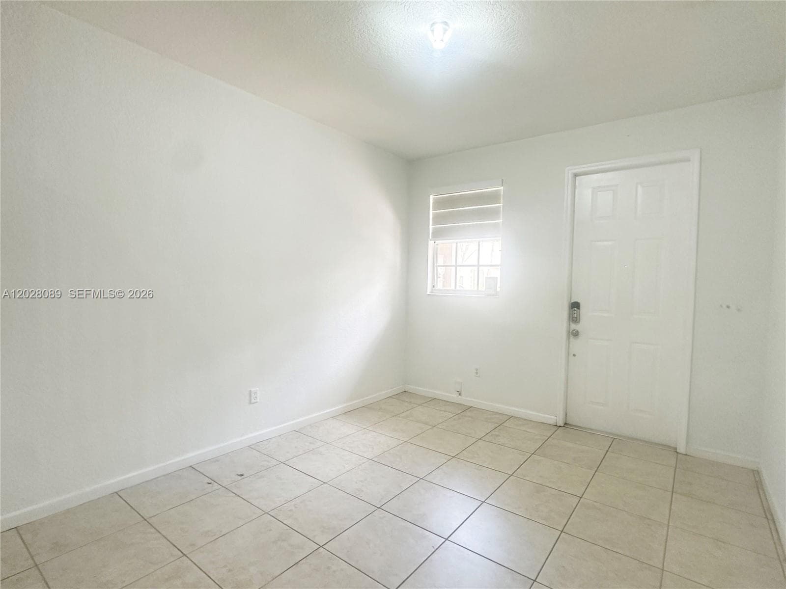 662 NE 21st Ter photo 4