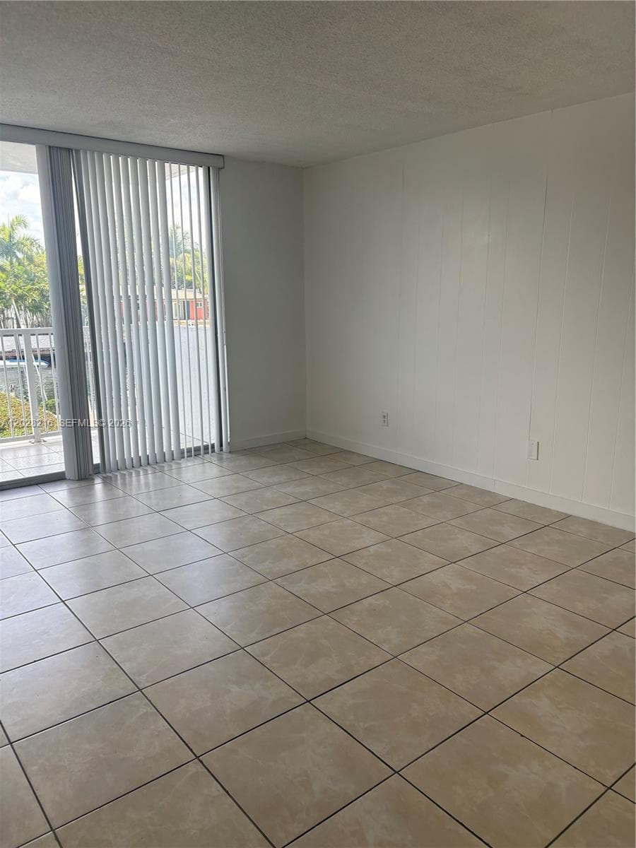KEYSTONE TOWERS CONDO · #208 in North Miami - Photo 3