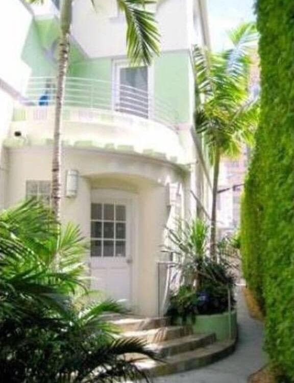 815 Privacy Hedge