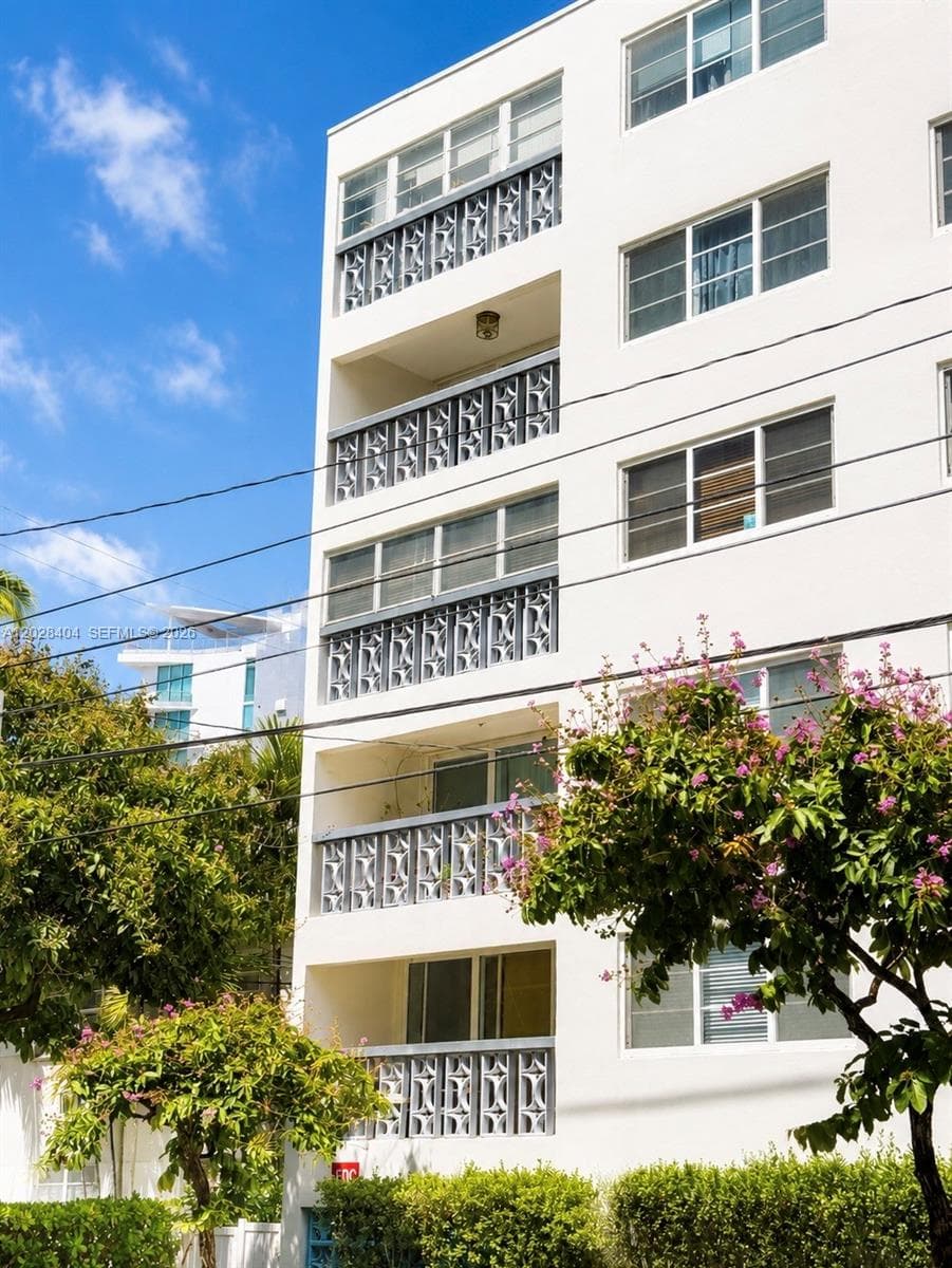 Lincoln Plaza Condo · #301 in Miami Beach - Photo 2