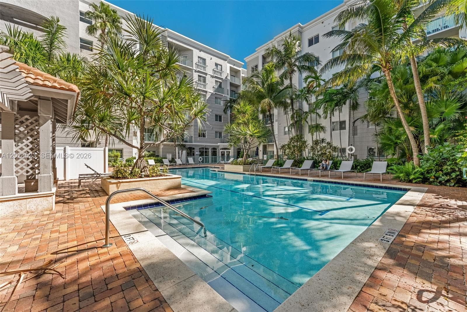 VALENCIA CONDO · #114 in South Miami - Photo 3