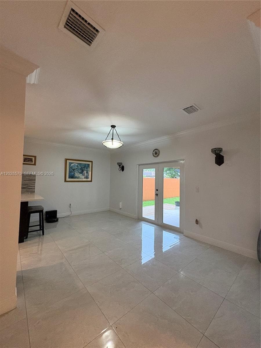 1351 NE 41st Pl #0 photo 4