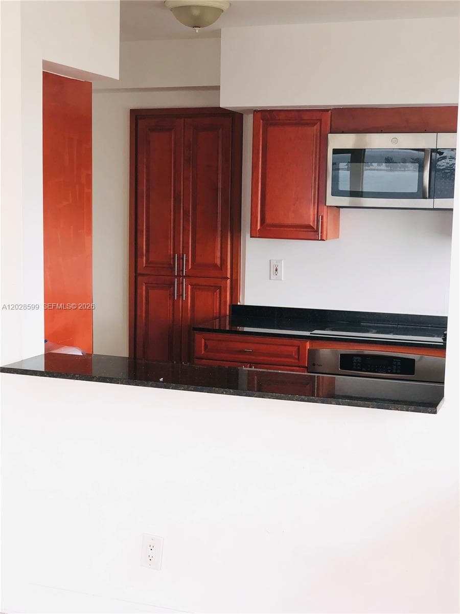 BAYSHORE CO OP INC · #PH-5 in Miami - Photo 9