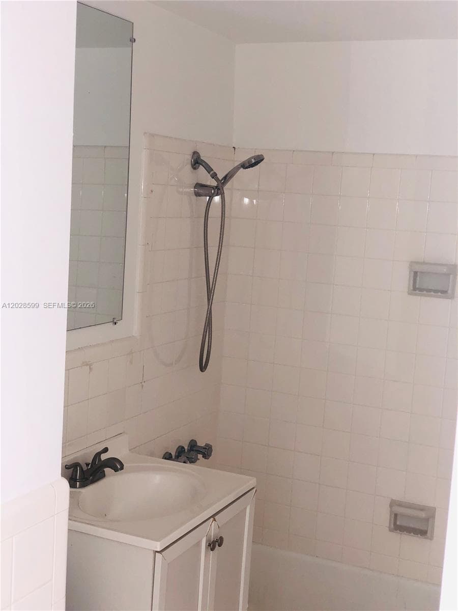 BAYSHORE CO OP INC · #PH-5 in Miami - Photo 19