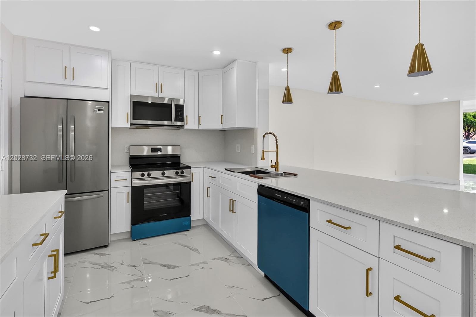 MEADOWBROOK LAKES CONDO · #102 in Dania Beach - Photo 2