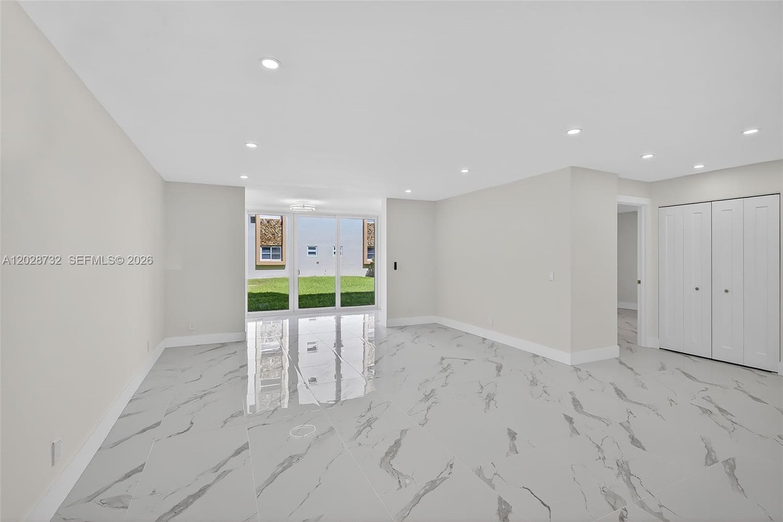 MEADOWBROOK LAKES CONDO · #102 in Dania Beach - Photo 13