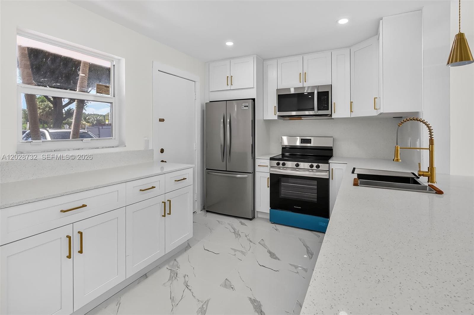 MEADOWBROOK LAKES CONDO · #102 in Dania Beach - Photo 3