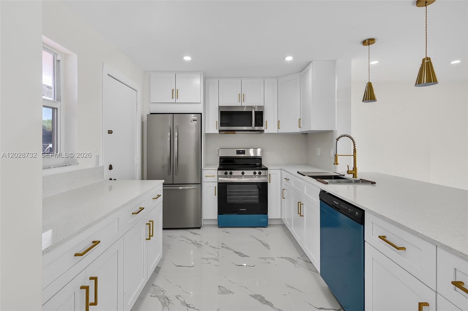 MEADOWBROOK LAKES CONDO · #102 in Dania Beach - Photo 9