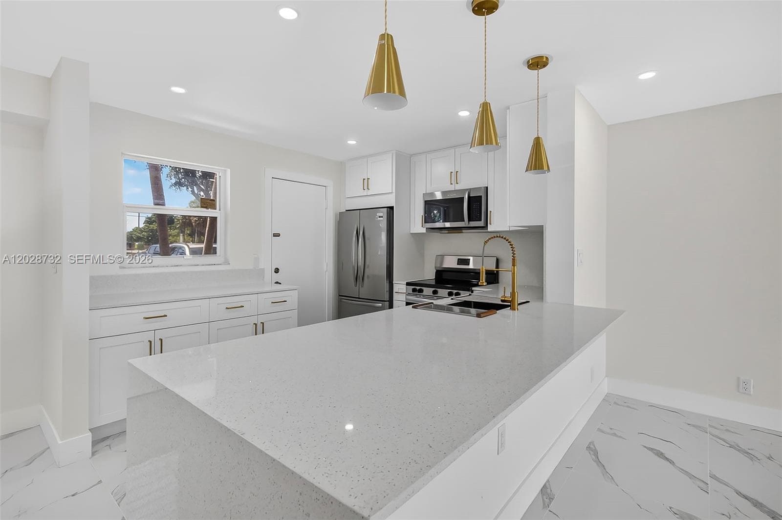 MEADOWBROOK LAKES CONDO · #102 in Dania Beach - Photo 10