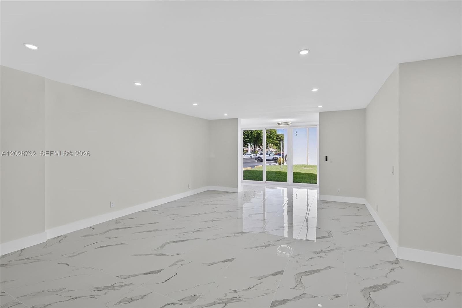 MEADOWBROOK LAKES CONDO · #102 in Dania Beach - Photo 11