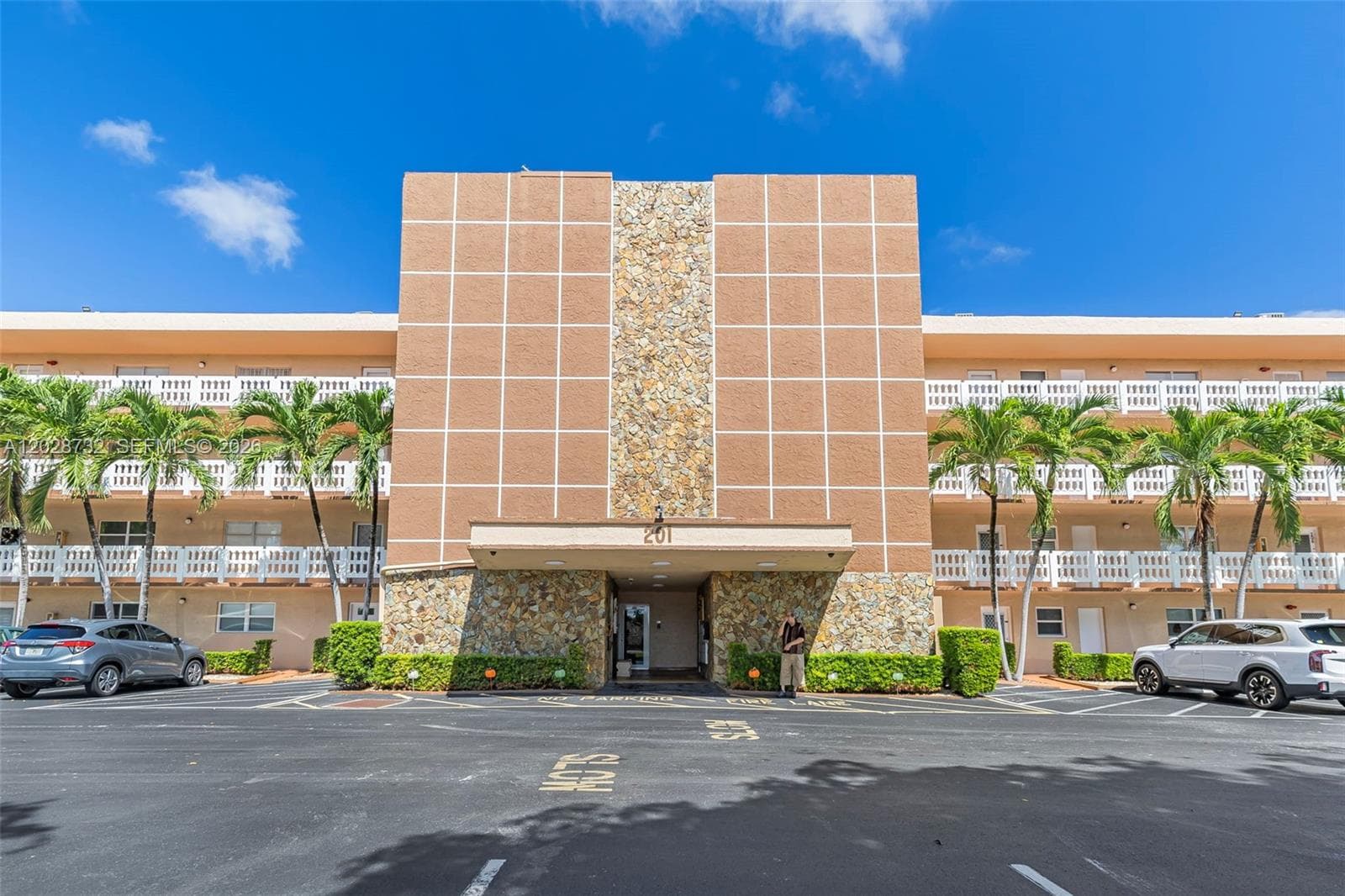 MEADOWBROOK LAKES CONDO · #102 in Dania Beach - Photo 29