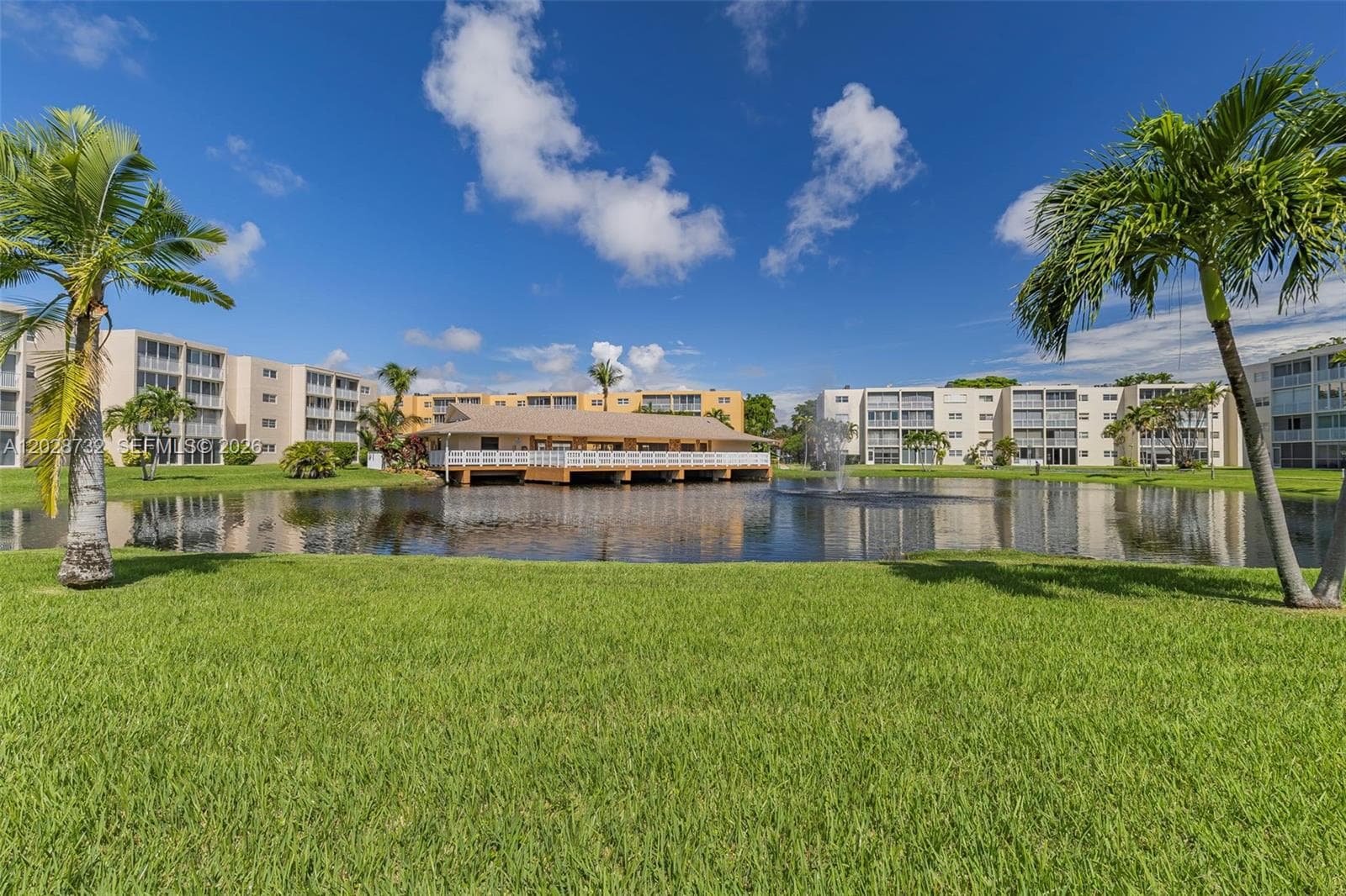 MEADOWBROOK LAKES CONDO · #102 in Dania Beach - Photo 8