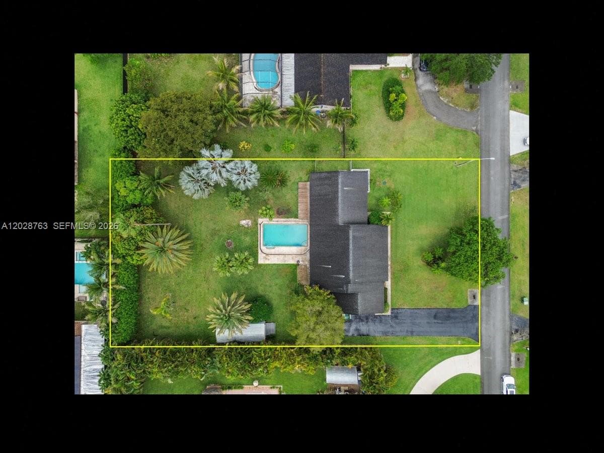 1571 NW 20th St photo 2